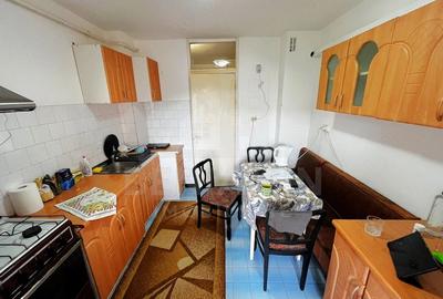 Apartament cu 2 camere decomandat în Rovine