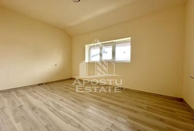 Apartament cu 3 camere semidecomandat în Buziașului