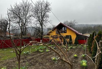 Casă cu 3 camere cu Garaj în Gheorghe Doja