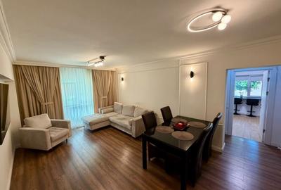 Apartament cu 3 camere decomandat în Faleza Nord