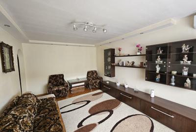 Apartament cu 3 camere decomandat în Soarelui - 3