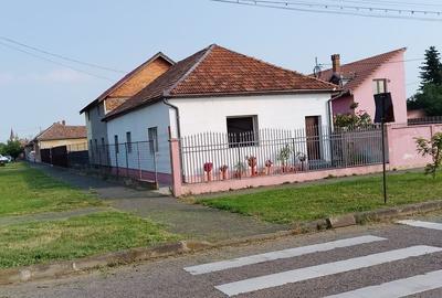 Casă cu 4 camere în Bârzești