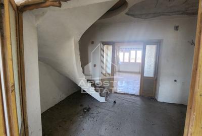 Apartament cu 9 camere decomandat în Complex Studențesc - 2
