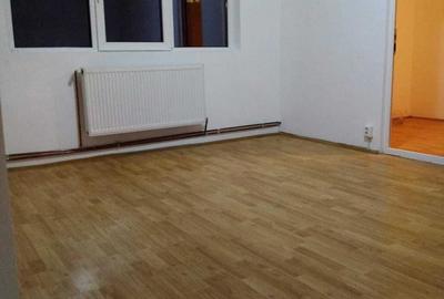 Apartament cu 2 camere decomandat în Micro 6 - 5