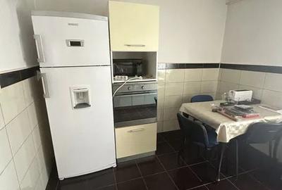 Apartament cu 4 camere decomandat în Colentina