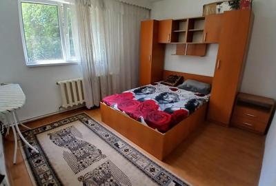Apartament cu 2 camere decomandat, mobilat în Nicolina