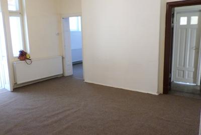 Apartament cu 2 camere semidecomandat în Victoriei