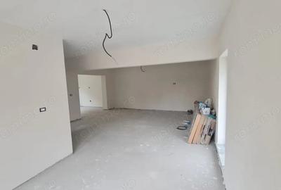 Casă cu Teren 345 Mp în Central - 1