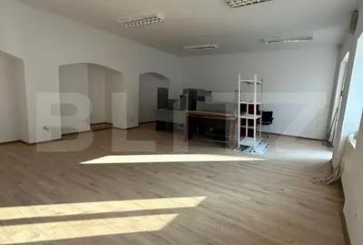 Apartament cu 3 camere decomandat în Ultracentral