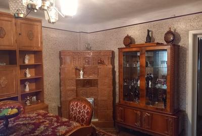 Casă cu 4 camere în Ghirdoveni