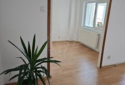 Apartament cu 4 camere decomandat în Republicii - 9