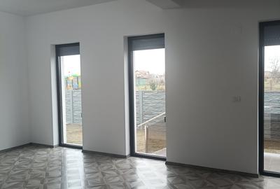 Casă cu 3 camere cu Canalizare în Parța - 2