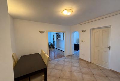 Apartament cu 3 camere semidecomandat în Central