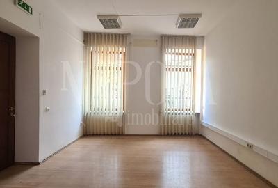 Casă individuală cu 9 camere cu Canalizare în Central - 3