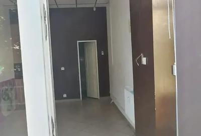 Spațiu comercial, de 18 mp, în Titan - 3