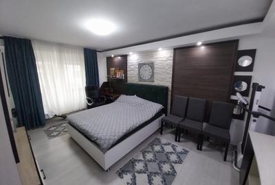 Apartament cu 3 camere decomandat în Nicolina