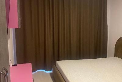 Apartament cu 4 camere decomandat, mobilat în Metalurgiei