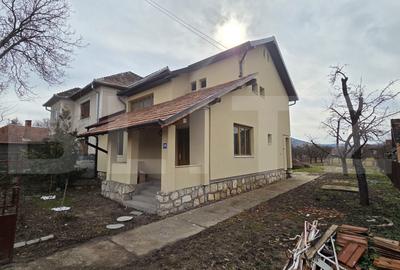 Casă individuală cu 5 camere cu Canalizare în Ocna Mureș