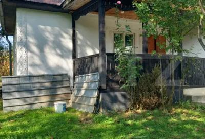 Casă cu 2 camere cu Teren 1000 Mp în Hodac - 1