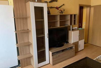 Garsonieră decomandată în Titan