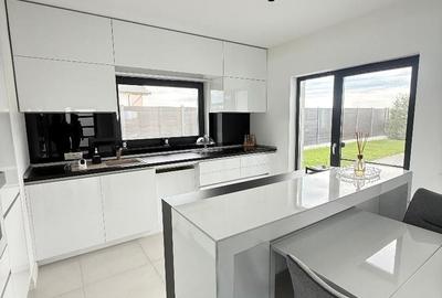 Casă cu 2 camere cu Teren 498 Mp în Central
