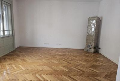 Spațiu comercial, de 80 mp, în Central - 3