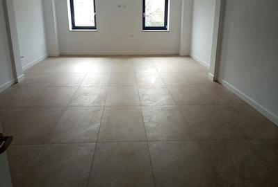 Spațiu comercial, de 180 mp, în Central - 4