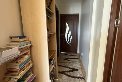 Apartament cu 3 camere semidecomandat în Careiului