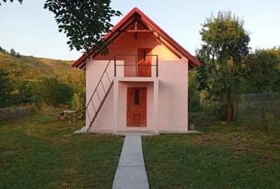 Casă cu 4 camere cu Teren 1000 Mp în Brăești