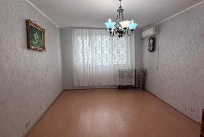 Apartament cu 3 camere decomandat în Titan