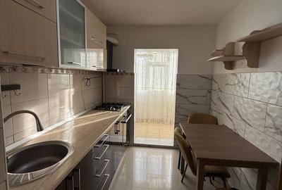 Apartament cu 2 camere decomandat în Micro 17