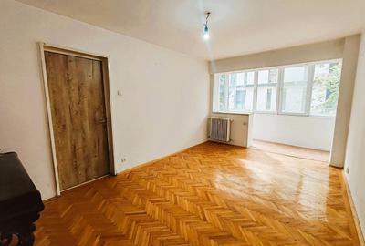 Apartament cu 3 camere semidecomandat în Mihai Bravu