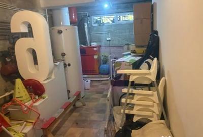 Casă cu 10 camere cu Teren 446 Mp în Drumul Sării