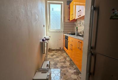 Apartament cu 4 camere semidecomandat în Drumul Taberei