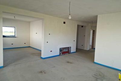 Casă cu 4 camere în Tărlungeni