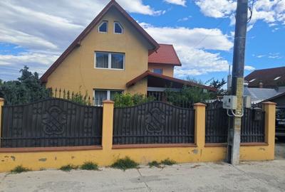 Casă cu 4 camere în Căciulești