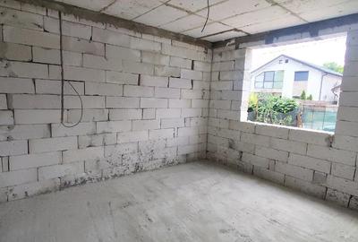 Casă cu Teren 200 Mp în Central
