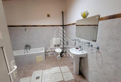 Casă individuală cu 8 camere cu Canalizare în Mehala - 12