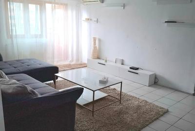 Apartament cu 3 camere decomandat, mobilat în Central