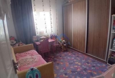 Apartament cu 3 camere decomandat în Ampoi 1