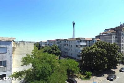 Apartament cu 2 camere decomandat în Far
