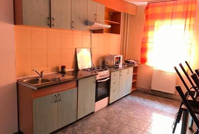 Apartament cu 3 camere decomandat, mobilat în Zorilor