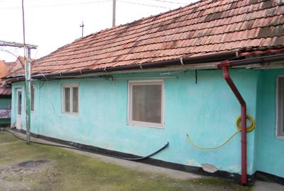 Casă cu 4 camere în Central - 2