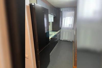 Apartament cu 3 camere semidecomandat în Andrei Mureșanu