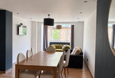 Apartament cu 3 camere decomandat în Pandurilor