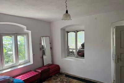 Casă cu 4 camere cu Teren 1900 Mp în Telești - 3