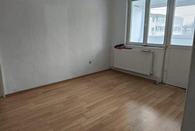 Apartament cu 2 camere semidecomandat în Hipodrom
