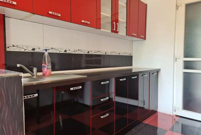 Apartament cu 2 camere semidecomandat, mobilat în Micro 16