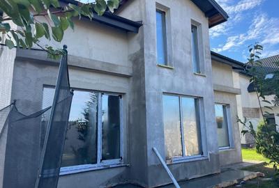 Casă cu 4 camere în Berceni - 2