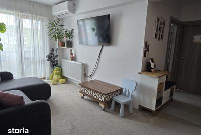 Apartament cu 3 camere semidecomandat în Bârnova